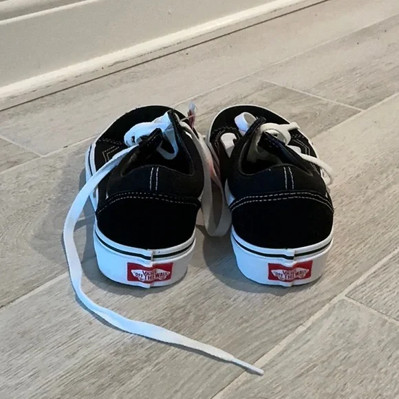 Vans Old Skool sneakers NWT Size 6 - Picture 3 of 3